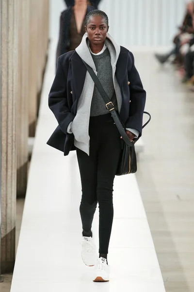 Look 10